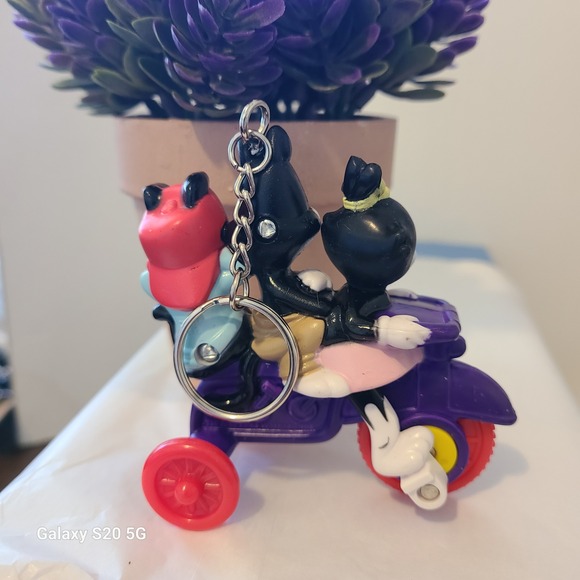 Animaniacs Warner Brothers Yakko Wakko Dot Plastic Tricycle Keychain Vintage - Picture 3 of 7